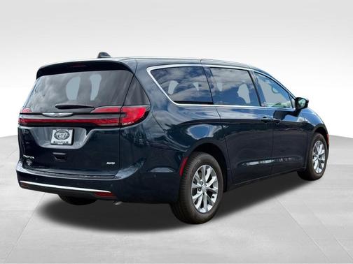 2025 Chrysler Pacifica L