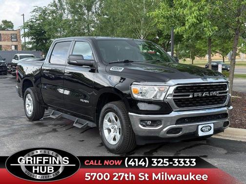 Diamond Black Crystal Pearlcoat 2023 RAM 1500 Big Horn/Lone Star