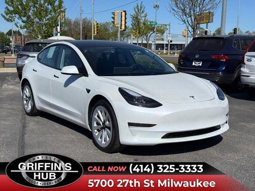 Pearl White Multi-Coat 2023 Tesla Model 3 Standard Range