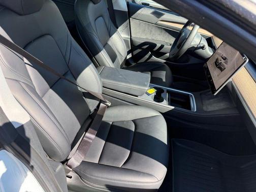 Pearl White Multi-Coat 2023 Tesla Model 3 Standard Range