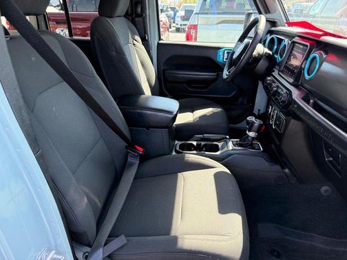 Earl Clearcoat 2023 Jeep Wrangler 4xe Base