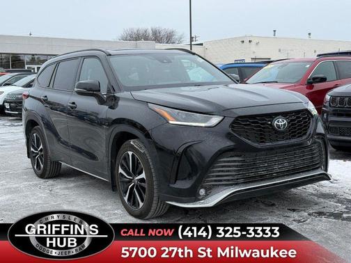 Midnight Black Metallic 2021 Toyota Highlander XSE