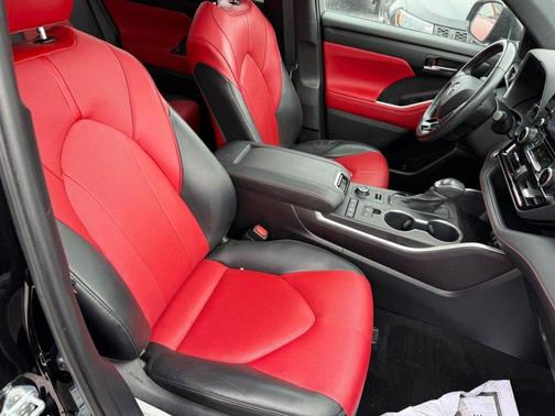 Midnight Black Metallic 2021 Toyota Highlander XSE