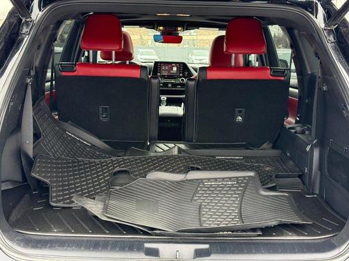Midnight Black Metallic 2021 Toyota Highlander XSE