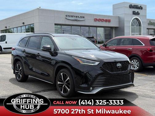 Midnight Black Metallic 2021 Toyota Highlander XSE