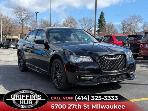 Gloss Black 2023 Chrysler 300 Touring