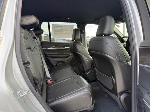 Silver Zynith 2025 Jeep Grand Cherokee Limited