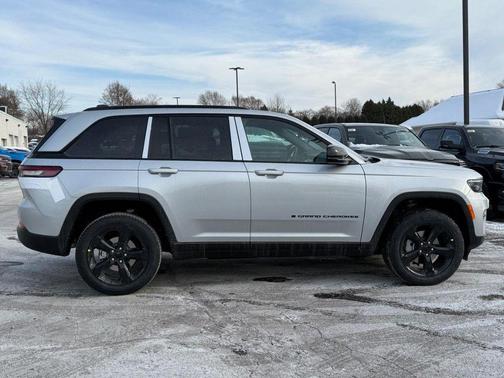 Silver Zynith 2025 Jeep Grand Cherokee Limited