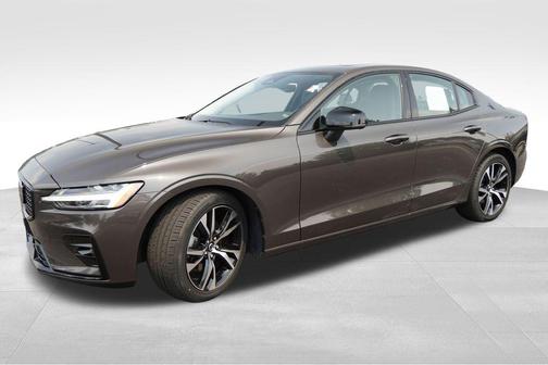 2024 Volvo S60 B5 Core Dark Theme