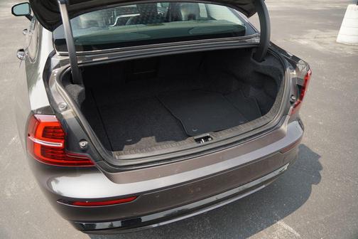 2024 Volvo S60 B5 Core Dark Theme