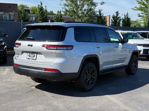Silver Zynith 2025 Jeep Grand Cherokee Altitude