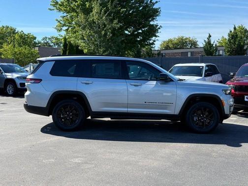 Silver Zynith 2025 Jeep Grand Cherokee Altitude
