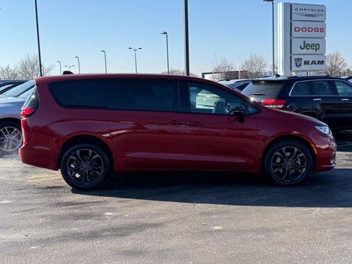 2026 Chrysler Pacifica L