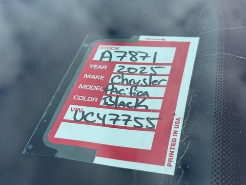 2025 Chrysler Pacifica L