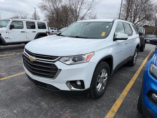 Summit White 2020 Chevrolet Traverse LT Cloth