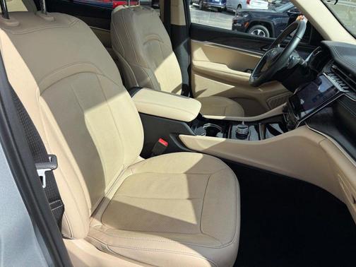 Silver Zynith 2022 Jeep Grand Cherokee L Limited