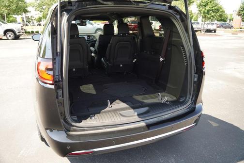 2025 Chrysler Pacifica L