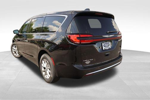 2025 Chrysler Pacifica L