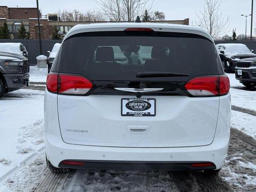 2026 Chrysler Voyager LX