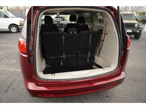 2022 Chrysler Voyager LX