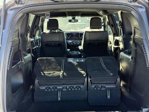 2018 Chrysler Pacifica Touring-L