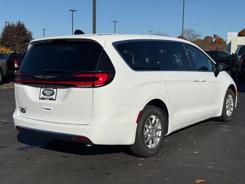 2026 Chrysler Pacifica L