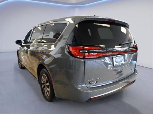 2025 Chrysler Pacifica Hybrid Select