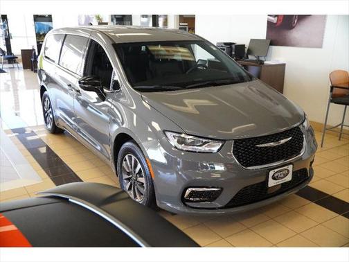 2025 Chrysler Pacifica Hybrid Select