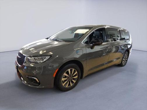 2025 Chrysler Pacifica Hybrid Select