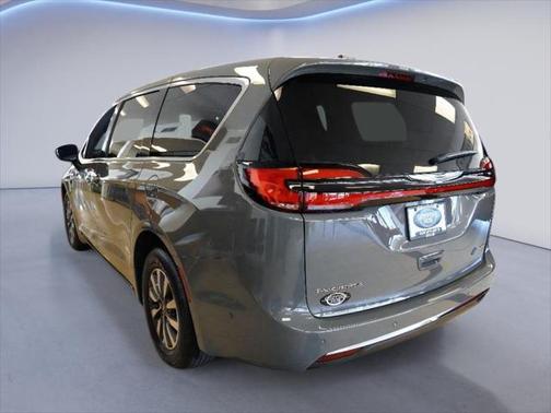 2025 Chrysler Pacifica Hybrid Select