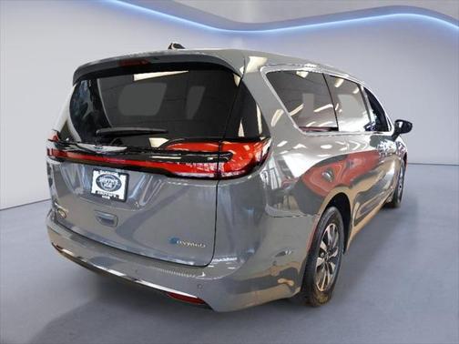 2025 Chrysler Pacifica Hybrid Select