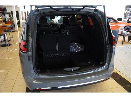 2025 Chrysler Pacifica Hybrid Select