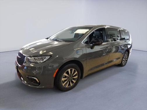 2025 Chrysler Pacifica Hybrid Select