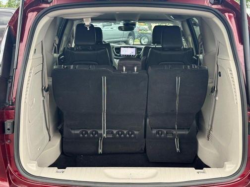 2022 Chrysler Pacifica Hybrid Touring L