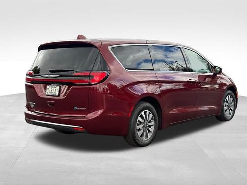 2022 Chrysler Pacifica Hybrid Touring L