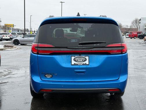 2026 Chrysler Pacifica L