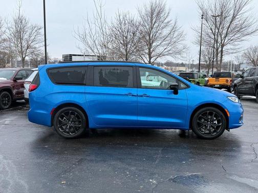 2026 Chrysler Pacifica L