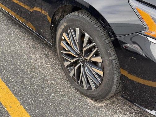 Super Black 2025 Nissan Altima 2.5 SV