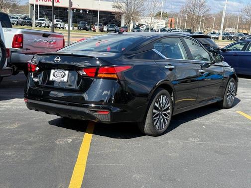 Super Black 2025 Nissan Altima 2.5 SV