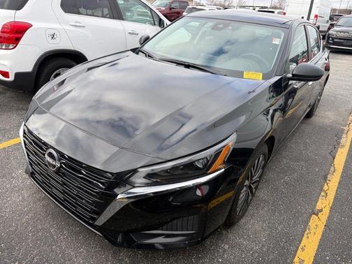 Super Black 2025 Nissan Altima 2.5 SV