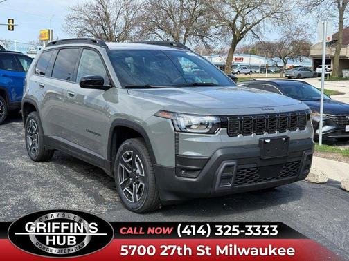 Sting-Gray Clearcoat 2026 Jeep Cherokee Laredo 4x4