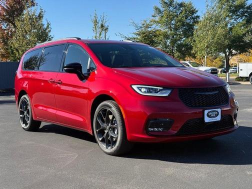 2026 Chrysler Pacifica L