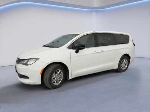 2025 Chrysler Voyager LX