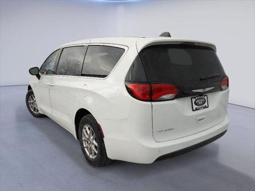 2025 Chrysler Voyager LX