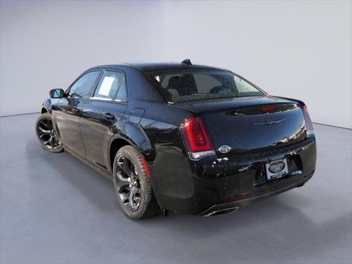 2023 Chrysler 300 Touring