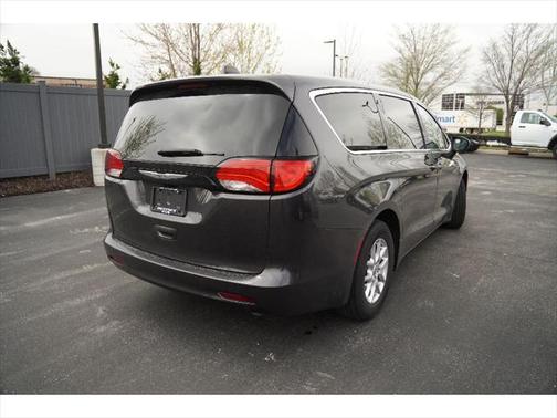 2022 Chrysler Voyager LX