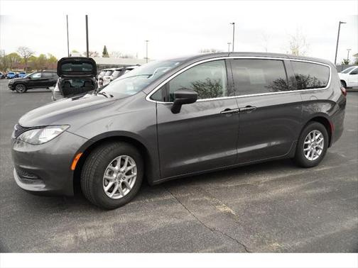 2022 Chrysler Voyager LX