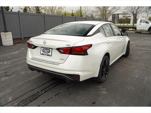 2022 Nissan Altima SR Intelligent AWD