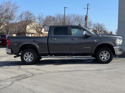 2020 RAM 2500 Laramie Crew Cab 4X4 6'4' Box