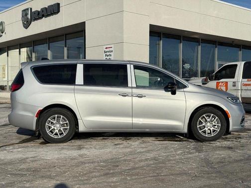 2026 Chrysler Pacifica L